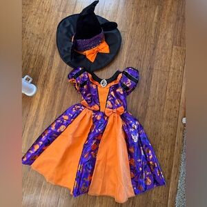 Disney Minnie Mouse Halloween Witch costume. Size small (5/6). Includes hat.